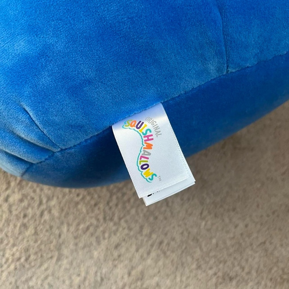 Puff the penguin Christmas Squishmallow - Picture 5 of 7